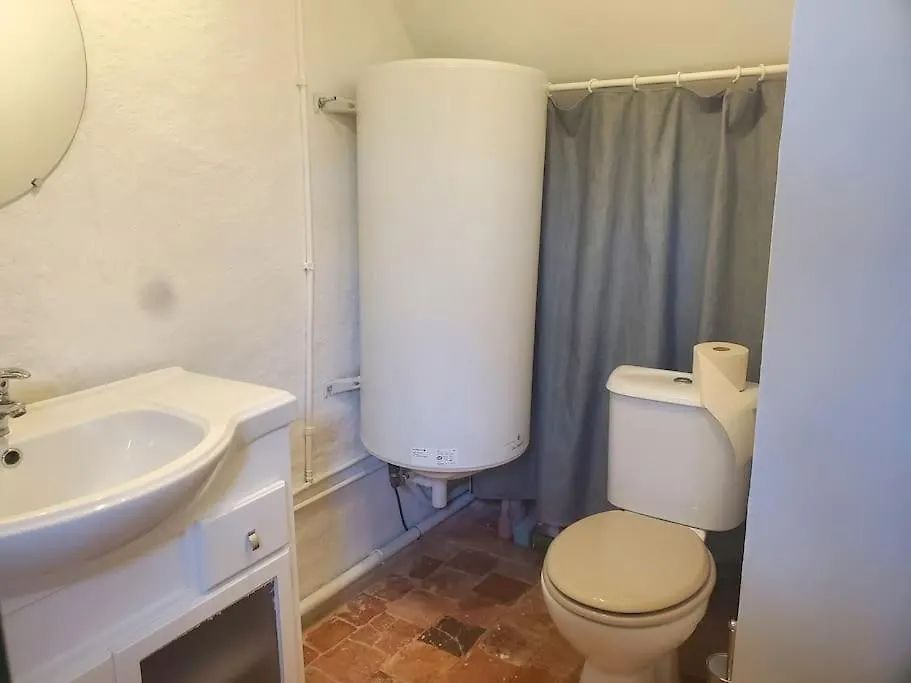 Petite Maison De Village Ygrande 0*,
